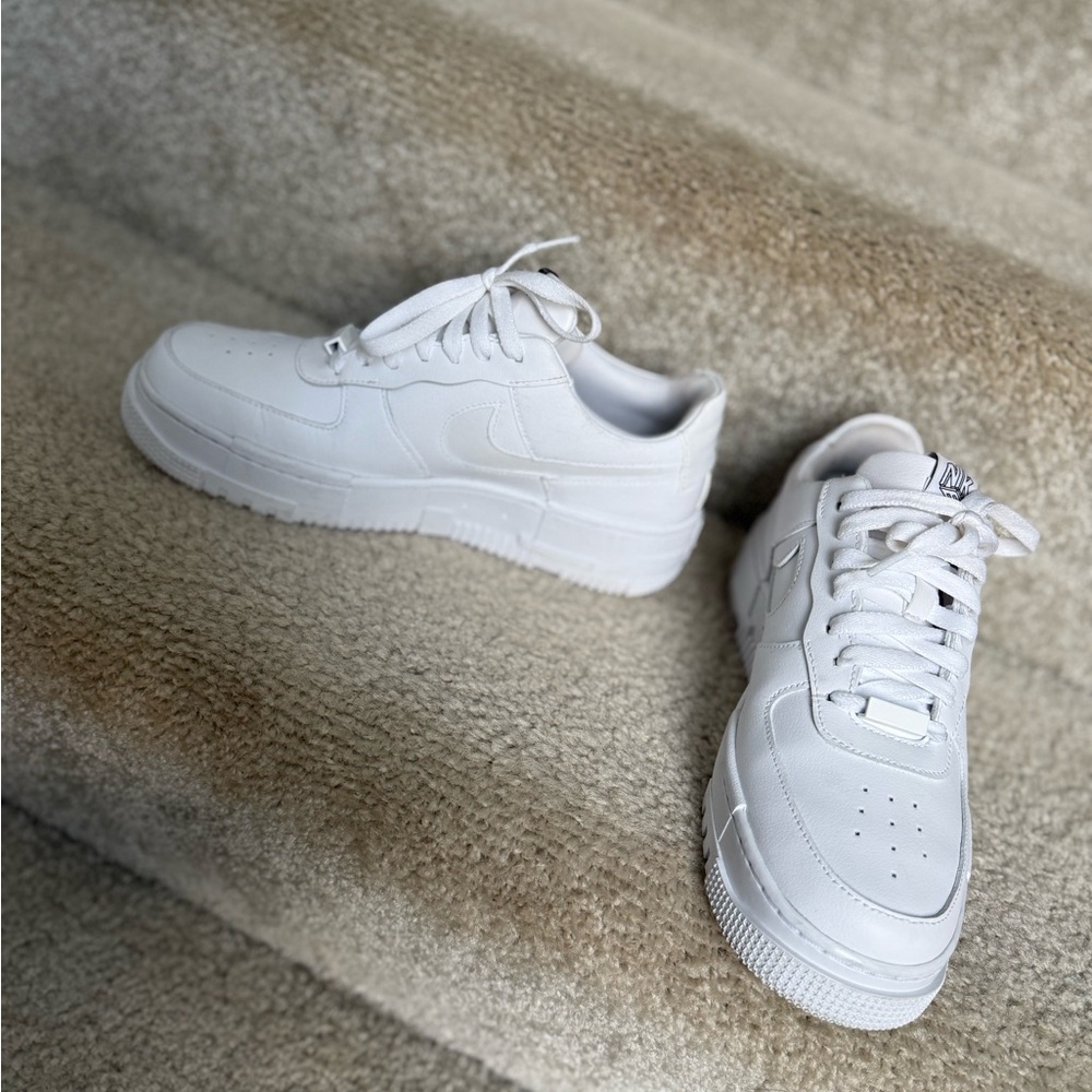 White AF-1 pixel - Picture 6 of 7